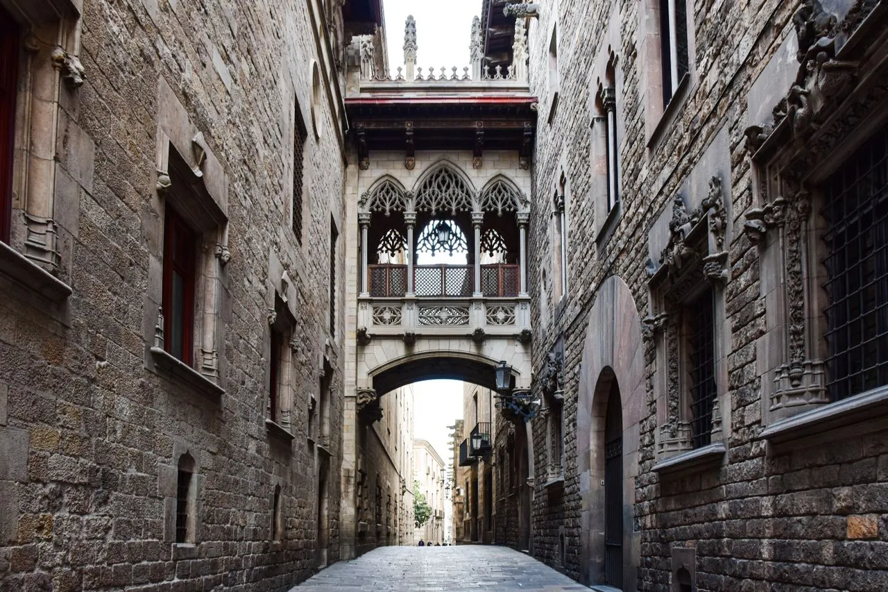 Wat te doen in Barcelona in de avond? Deze ghost tours kosten bijna niets maar zijn mega leuk!